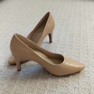 Aerosoles Exquisite Nude Leather Heel Size 6